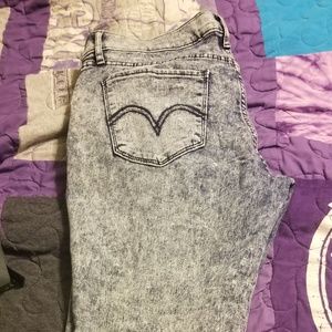 Levi's Stone-Washed Skinny Jean's (stretchy)
